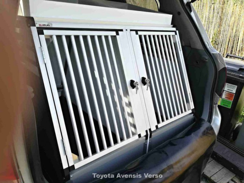 Prepravný box do Toyota Avensis Verso